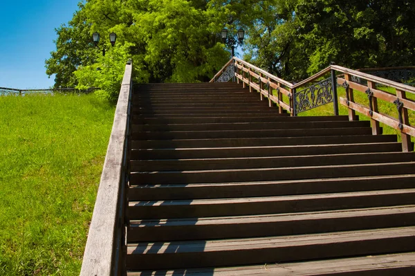 Antigua Escalera Madera Parque Ciudad Chernigov Arriba — Foto de Stock
