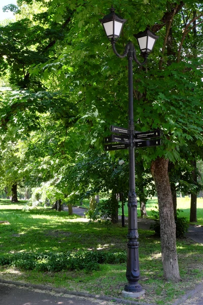 Una Antigua Linterna Con Señales Tráfico Centro Histórico Chernigov — Foto de Stock