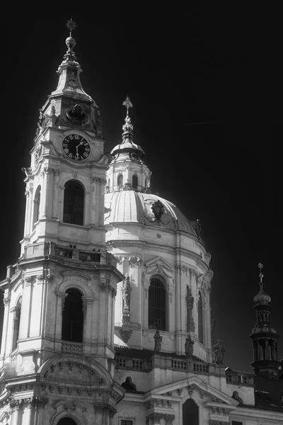 Prag Daki Aziz Niklas Kilisesi Saat Kulesi Tek Renkli — Stok fotoğraf