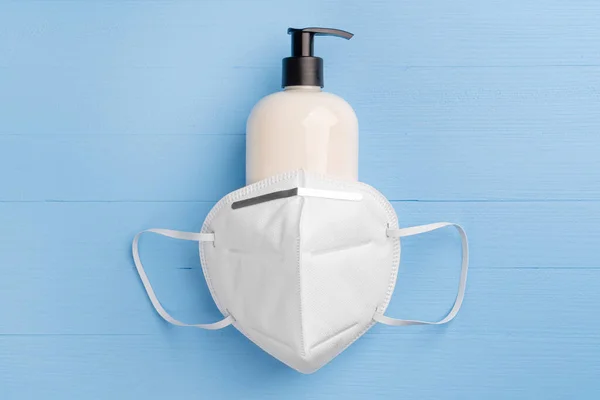 Máscara Respiratoria N95 Cubre Recipiente Plástico Con Jabón Suave Dispensador — Foto de Stock