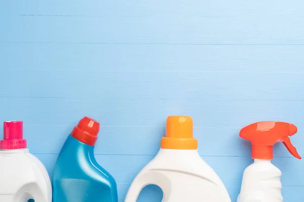 Conjunto Detergentes Limpiadores Botellas Plástico Brillante Para Tareas Limpieza Sobre — Foto de Stock