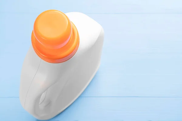 Frasco Plástico Blanco Con Una Tapa Naranja Brillante Con Polvo — Foto de Stock