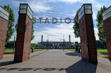 Futbol stadyumunun giriş kapısı kolonya içinde rheinenergiestadion