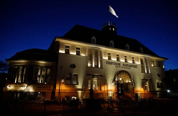 Történelmi Épület Kölni Neptunbad Hajnalban — Stock Fotó