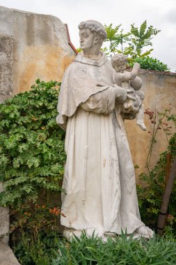 Carmel Misyonunda Beyaz İsa Heykeli