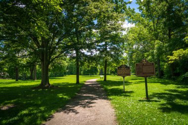 Fort Miamis Ulusal Tarihi Alanı 'ndan geçen patika 