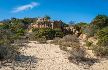 Fort Ord Ulusal Anıtı 'ndaki Badland Kayalıkları