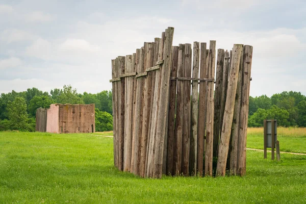 Recreação de abrigo em Cahokia Mounds State Historic Site — Fotografia de Stock