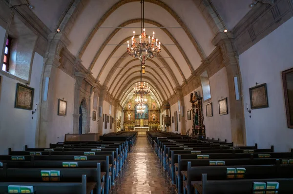 Dentro de la Parroquia Histórica, Misión Carmel —  Fotos de Stock