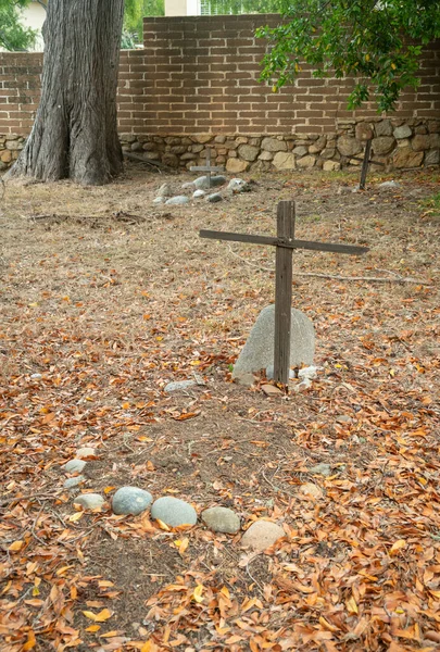 Kyrkogård vid Carmel Mission — Stockfoto