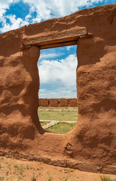 Dentro de las ruinas en el Monumento Nacional Fort Union — Foto de Stock