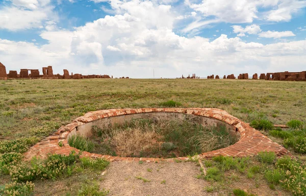 Ruinas de ladrillo en el Monumento Nacional Fort Union — Foto de Stock