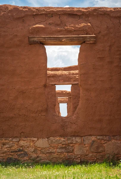 Dentro de las ruinas en el Monumento Nacional Fort Union — Foto de Stock