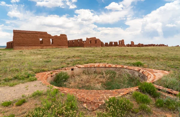 Ruinas de ladrillo en el Monumento Nacional Fort Union — Foto de Stock