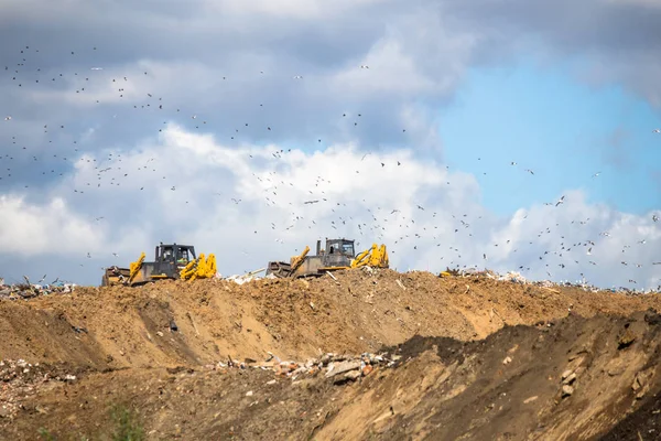 Het storten van huishoudelijk afval in Kuchino Stockfoto