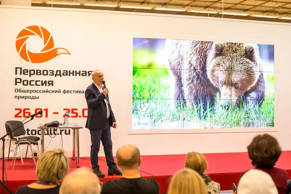 Presentation of the book "The World of Colors" by Gennady Yusin — Stock Photo, Image