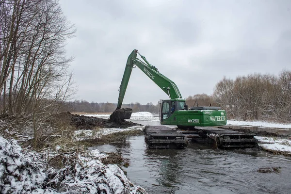 Очищення річки Pekhorka silt — стокове фото