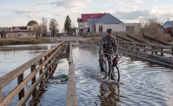 Verdelen van de rivier van Teza — Stockfoto