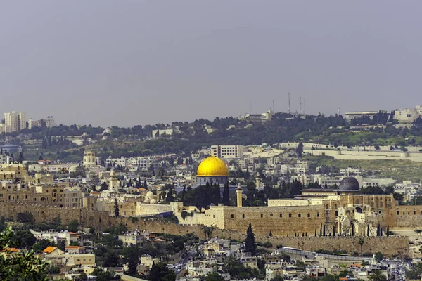 Sion hegyi kilátás Kelet-Jeruzsálemre, Jeruzsálemre, Izraelre. Bazilika, emlékmű. — Stock Fotó