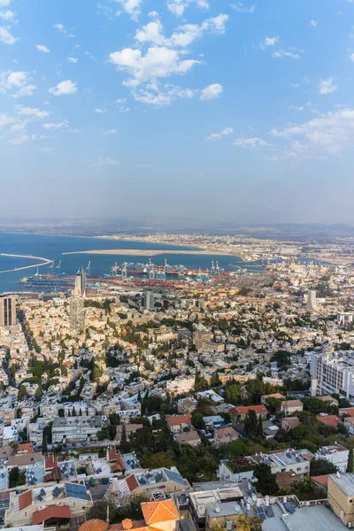 Haifa, Israele- 11 novembre 2019: Il più grande porto israeliano sul Mar Mediterraneo - Haifa . — Foto Stock