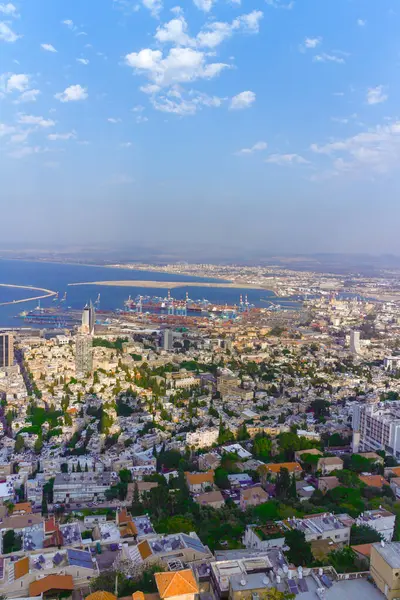 Haifa, Israëlisch - 11 november 2019: Israels grootste haven aan de Middellandse Zee - Haifa. — Stockfoto