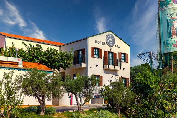 Zichron yaakov, İsrail - 11 Kasım 2019: Hotel Marine, Pink gable house.