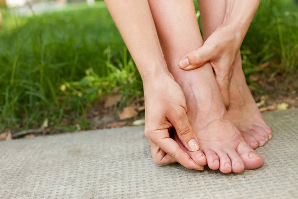 Schuhblasen vorbeugen — Stockfoto