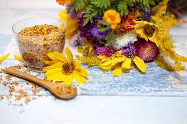 Arı polen ve çiçek düzenleme 