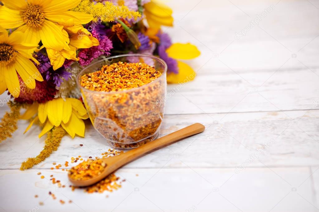 Glass with bee pollen 