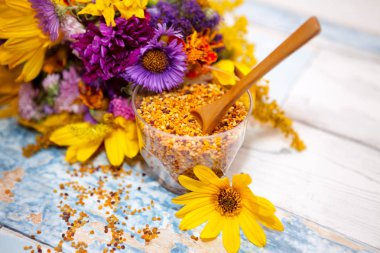 Polen ve o tahta kaşık ile cam