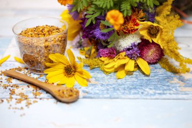 Arı polen ve çiçek düzenleme 