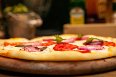 Pizza, lezzetli ve hizmet