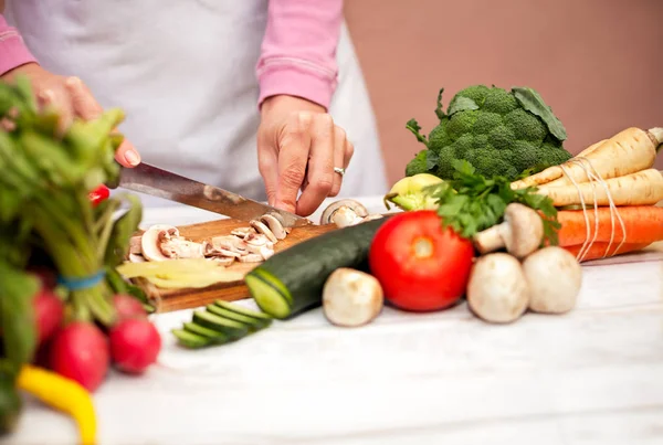 Cutting of champignons — Stock Photo, Image