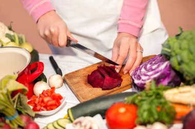 Bir bıçakla kitch kesme sebze pancar kesme