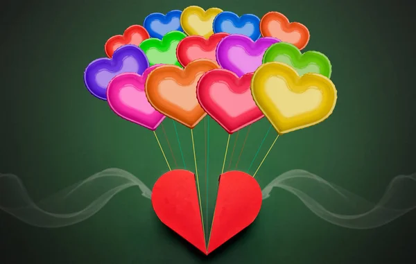 Caja de corazón rojo con globos de colores, concepto de San Valentín —  Fotos de Stock