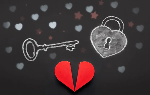 Chaveiro em forma de chave e coração, conceito do Dia dos Namorados — Fotografia de Stock
