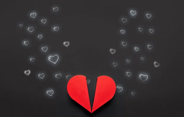 バレンタイン Da の愛するカップルの輪郭と赤いハート ボックス — ストック写真