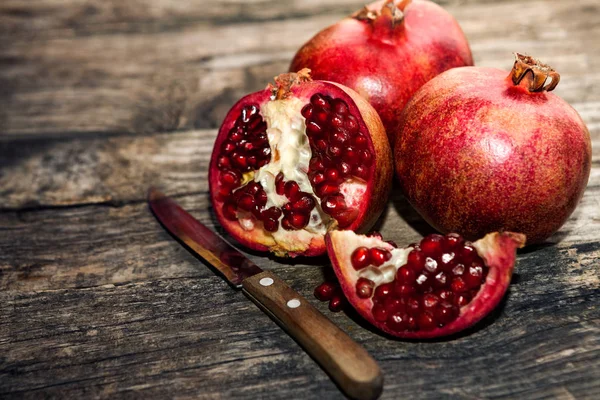 Olgun kırmızı nar