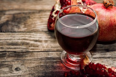 Lezzetli suyu cam olgun nar