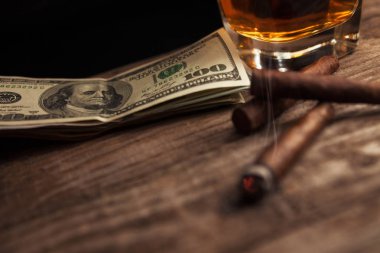 Para cam brendi ve Sigara İçilmeyen ile tablo