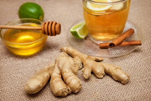 Raw ginger with honey and ginger tea — Stock Photo, Image