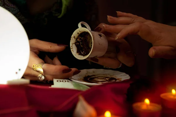 Gypsy fortune teller holds a coffee cup for fortune telling — Stock Photo, Image