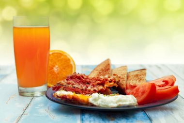 Pastırmalı kızarmış yumurta, sağlıklı kahvaltı için Günaydın