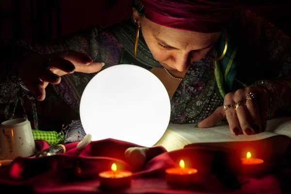 Gypsy woman read an old book of spells — Stock Photo, Image