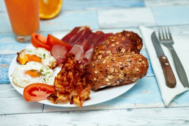 Yumurta, domuz pastırması ve plaka-Chrono diyet ayrılmaz buns
