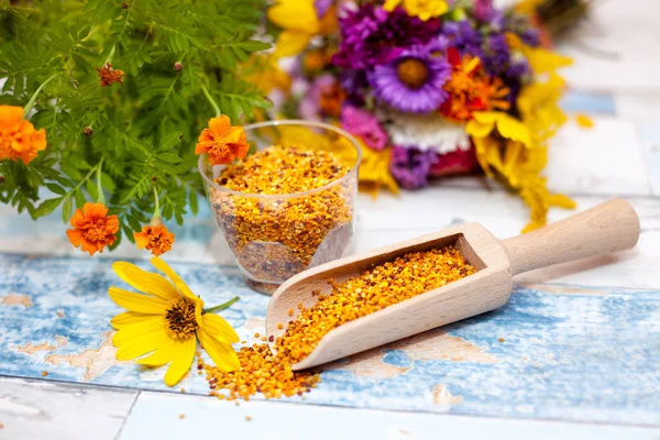 Arı polen, polen öldürülecek ile plastik cam ile ahşap Kepçe