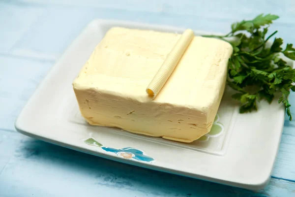 Mantequilla en un plato — Foto de Stock
