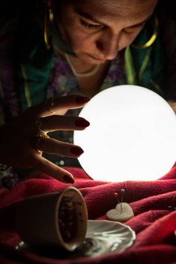 Kristal top seyir falcı