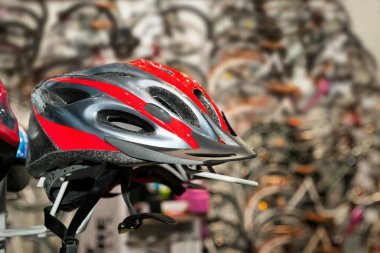 Bisiklet kask kırmızı süs