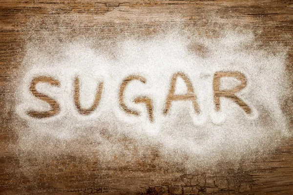Wortzucker auf Holzoberfläche geschrieben, hoher Zuckergehalt und Diabe — Stockfoto